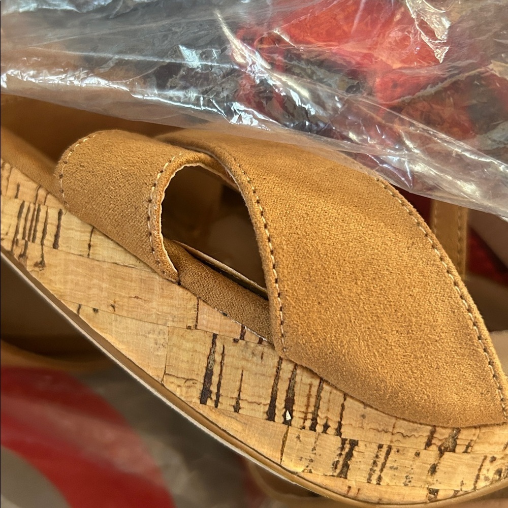 attention Women's Cork Heel Sandal Size 10 - Picture 12 of 12